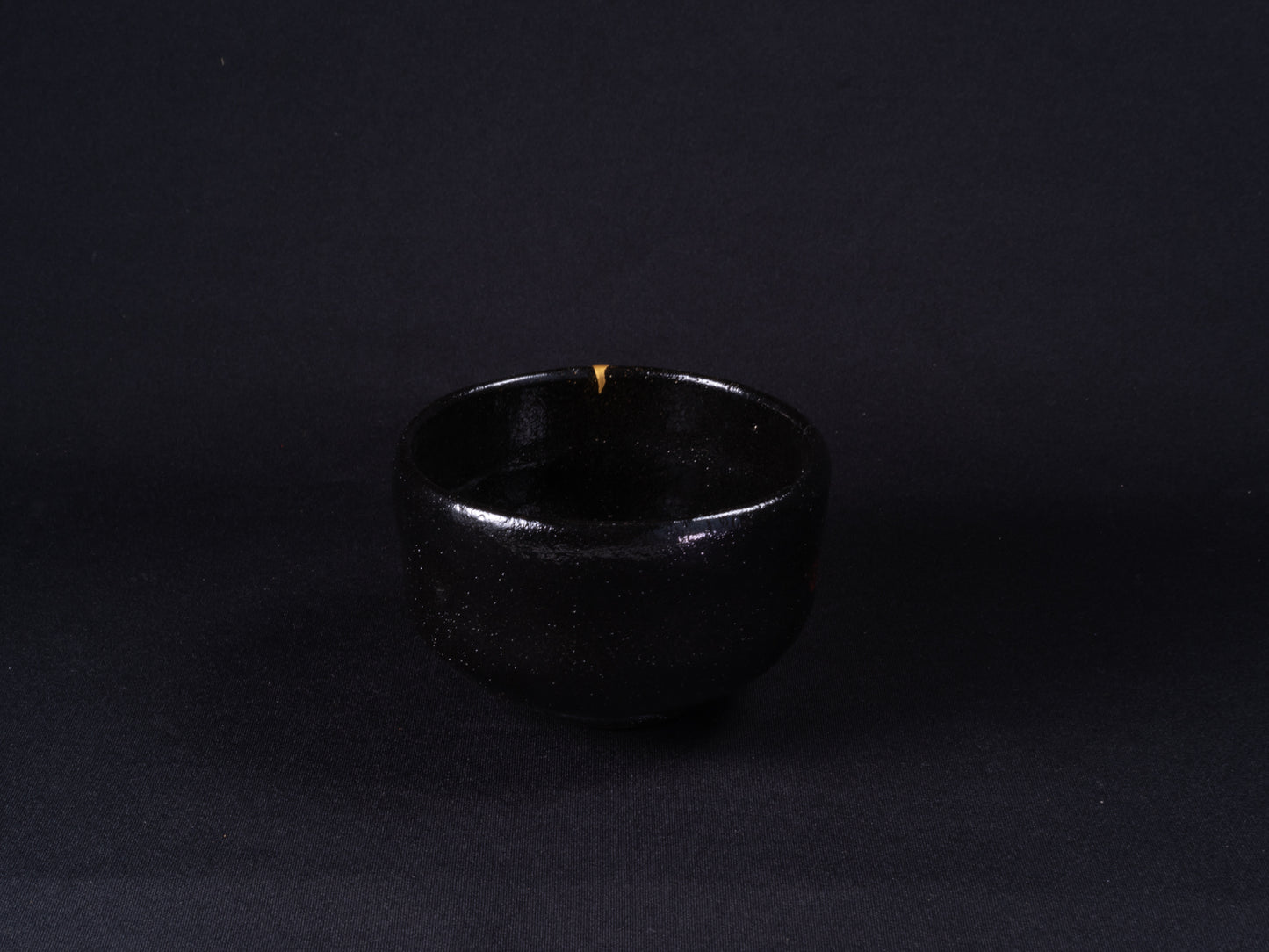 黒樂茶碗 デザイン金継ぎ 銘「稲妻」 Black Raku Tea Bowl “INAZUMA”