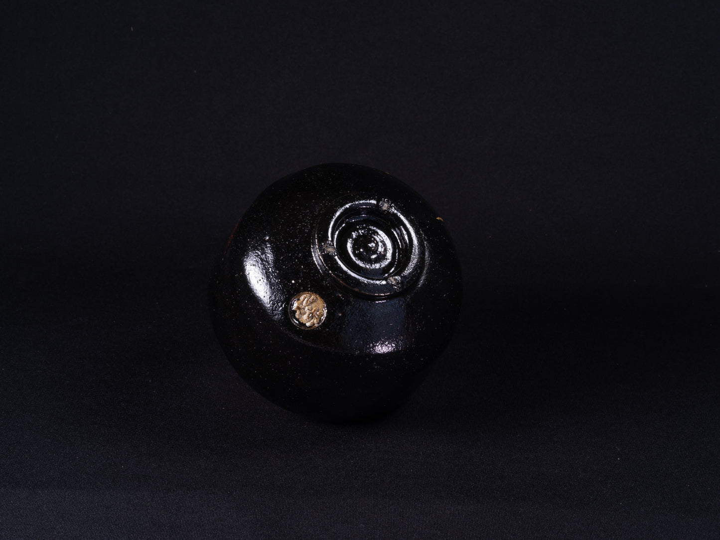 黒樂茶碗 デザイン金継ぎ 銘「稲妻」 Black Raku Tea Bowl “INAZUMA”