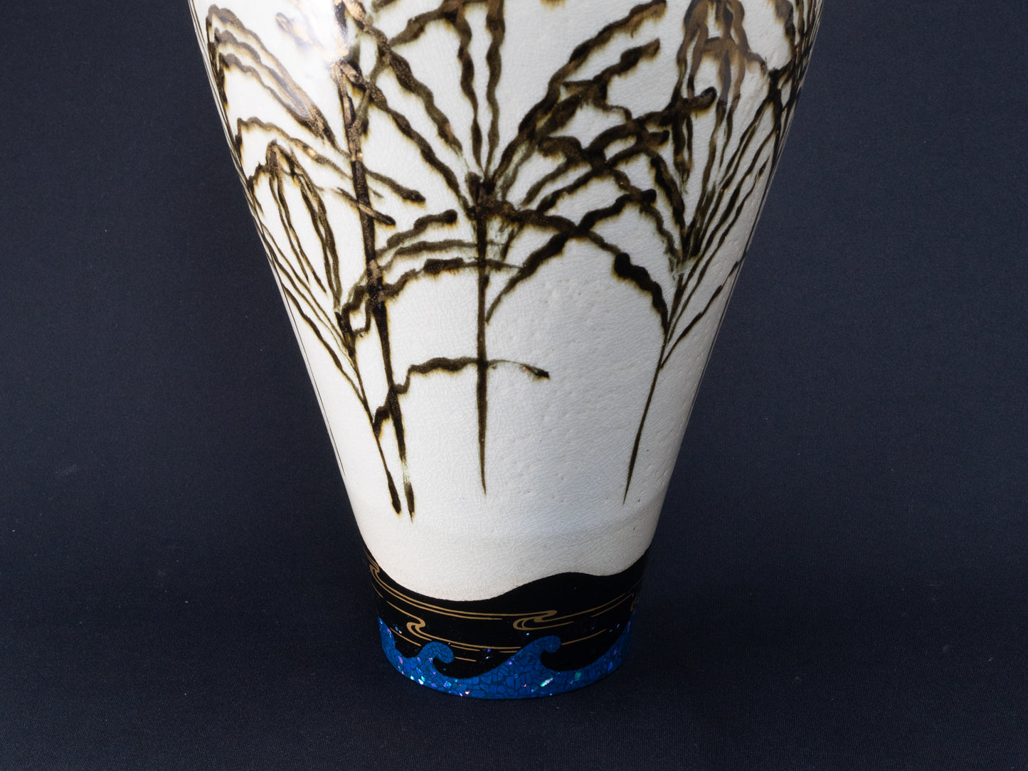 鐵絵金絵 すすき花器 Silver grass patterned flower vase