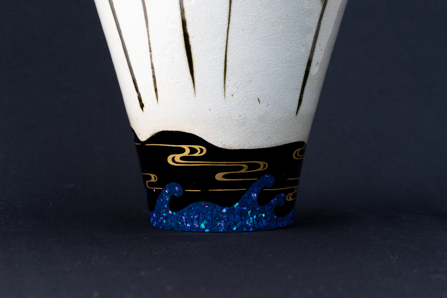 鐵絵金絵 すすき花器 Silver grass patterned flower vase